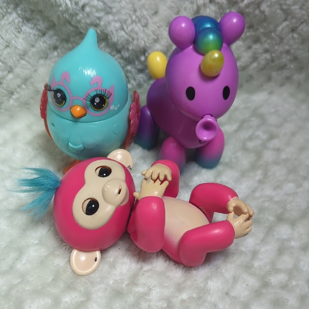 Colorful Toy Set- Little Live Pet Bird, Squeakee Rainbow Unicorn, & Fingerlings